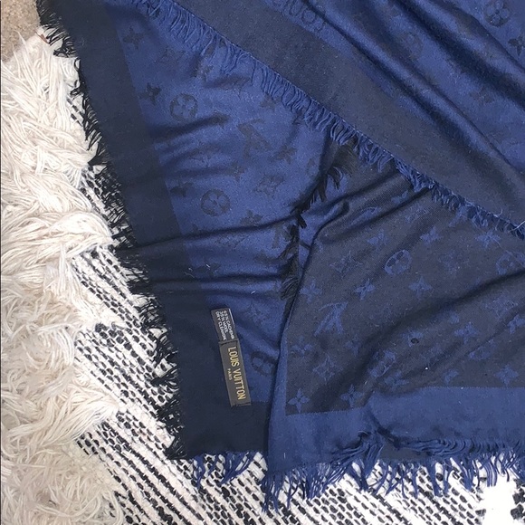 Louis Vuitton Night Blue Monogram Wool Shawl - Picture 3 of 6